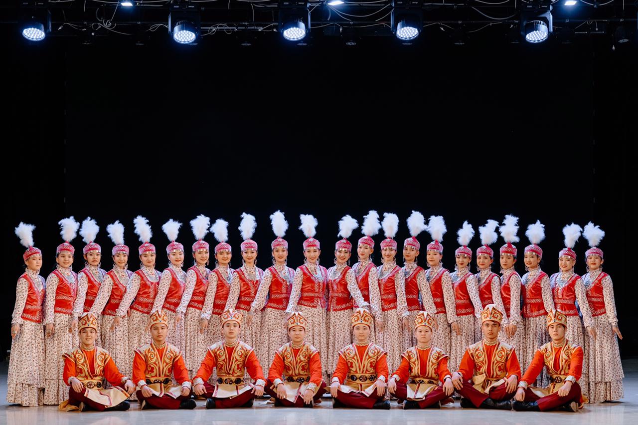 “十六少女”民族舞蹈团