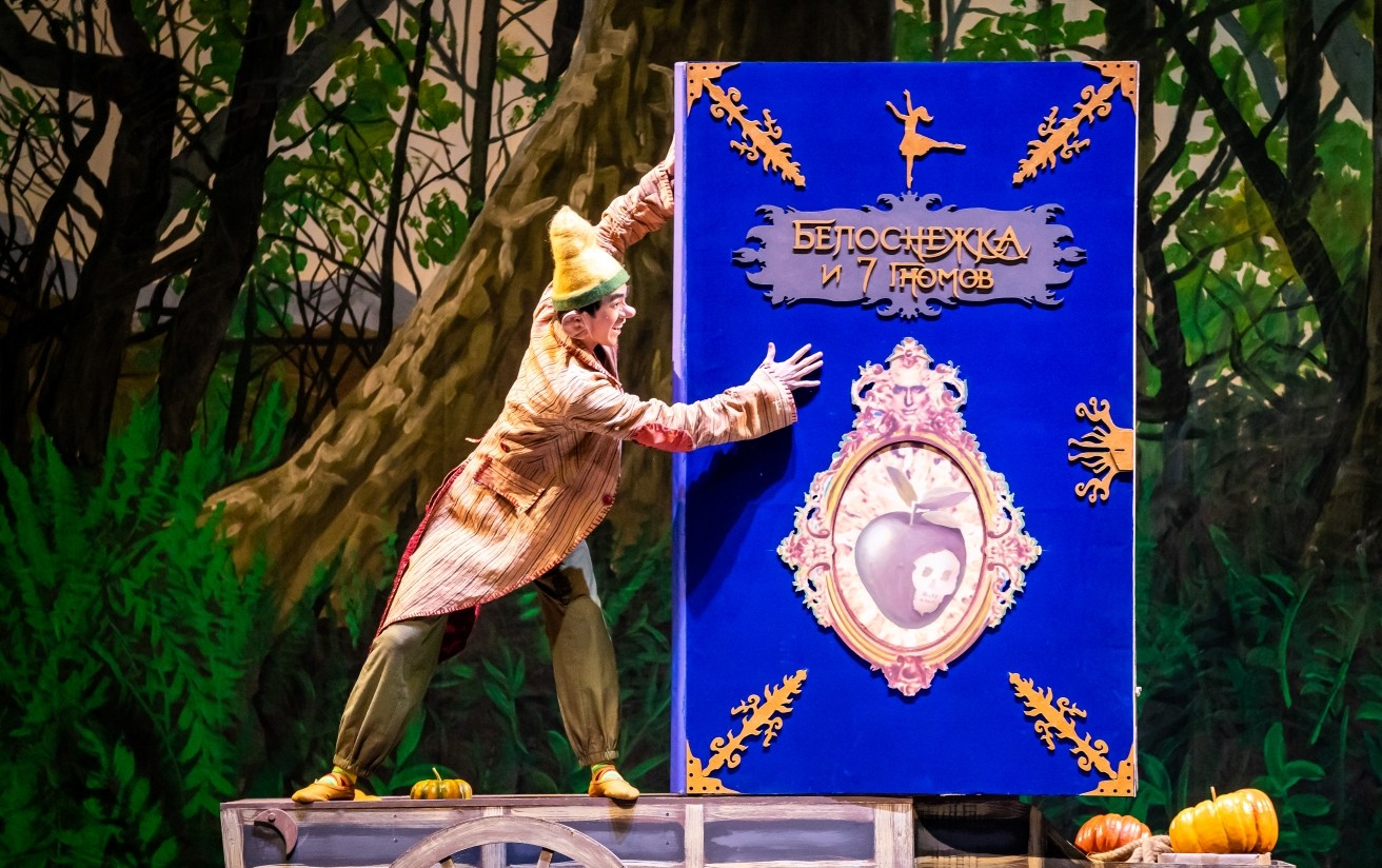 阿斯塔纳歌剧院延续魔幻节日氛围