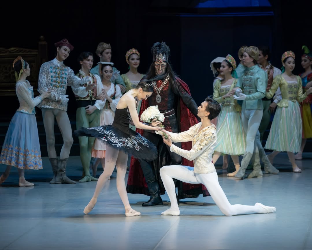 经典芭蕾舞剧《天鹅湖》将连续三天在阿斯塔纳歌剧院（Astana Opera）舞台上演。