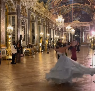 当华尔兹带你去镜子画廊