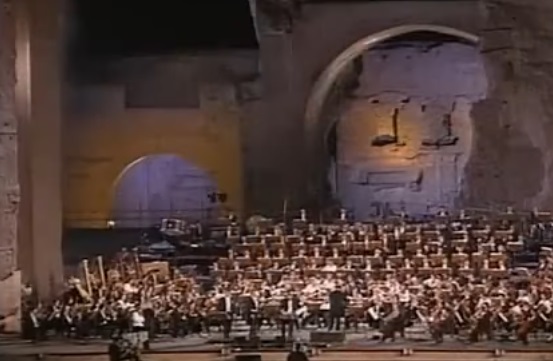 来自帕瓦罗蒂歌剧"多明戈卡雷拉斯的三大男高音"的混合泳