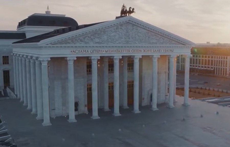 在“阿斯塔纳歌剧院”歌剧与芭蕾舞剧院的一天