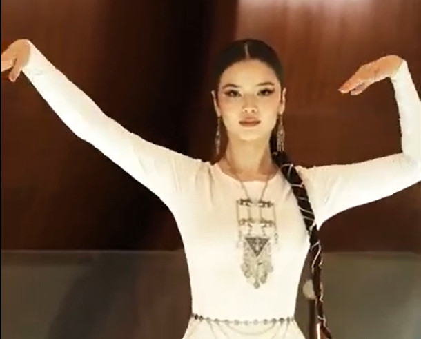 安妮尔·朱马迪尔迪娜——“Gulder”舞蹈团演员