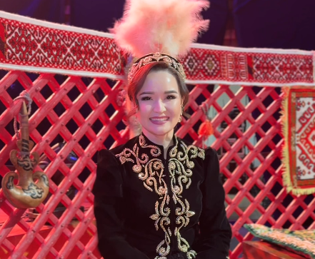 来自阿凯尔克·塔日巴耶娃的祝贺