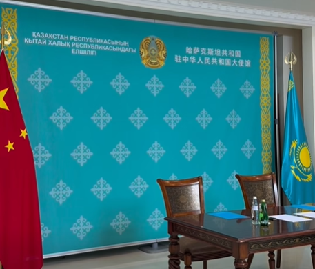 哈萨克斯坦共和国外交部长叶尔мек·科谢尔巴耶夫对中华人民共和国的正式访问